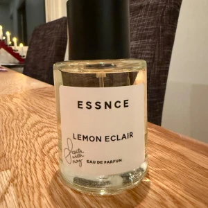 ESSNCE Lemon Eclair Eau de Parfum - Lemon eclair av essnce, 50 ml. Endast testsprayad med ett spray. 