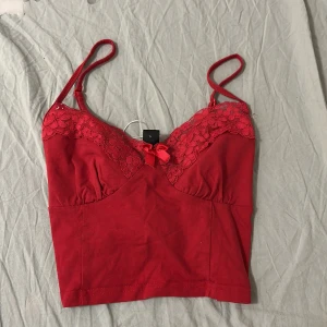 Kroppar linne  - Ett kroppar rött linne, haft ett bra tag men använt 5-6 gånger typ