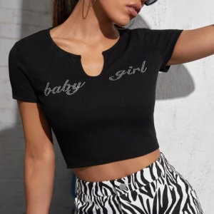 Svart croppad topp med text - Använd ett fåtal gånger