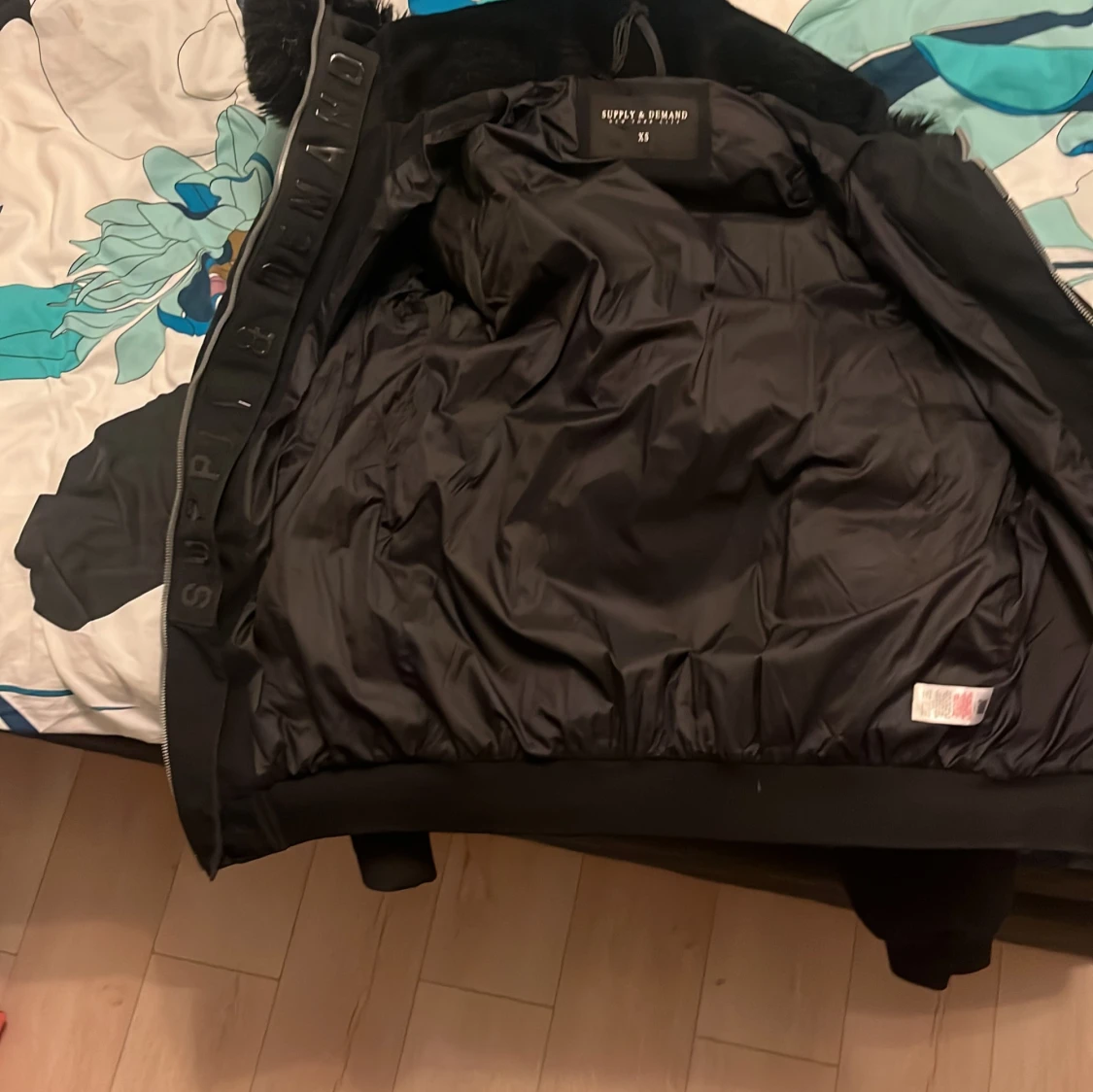 Svart jacka från Supply & Demand