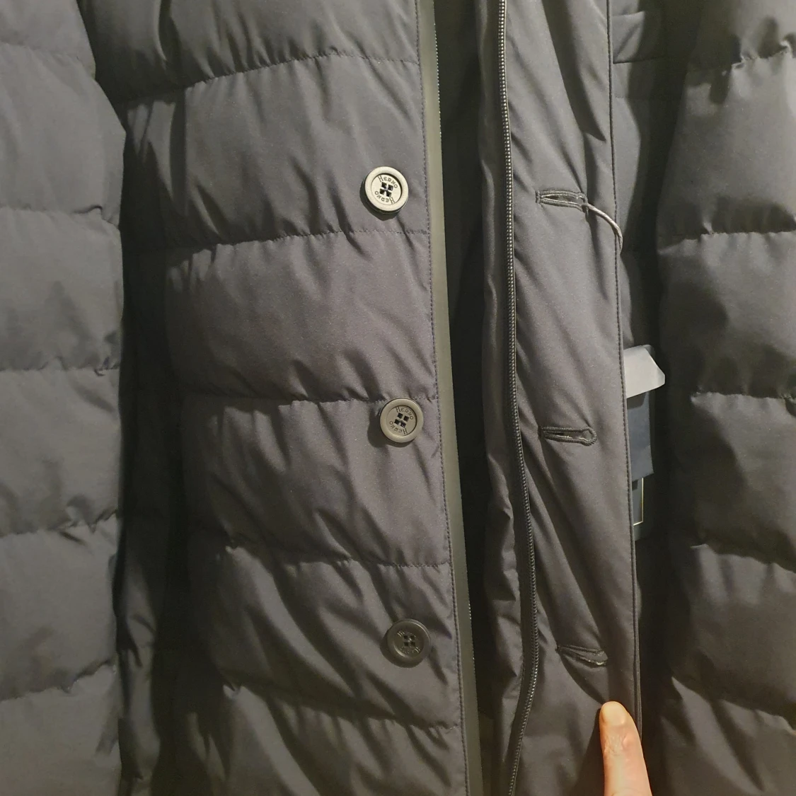 Mörkblå dunjacka från Herno - 2