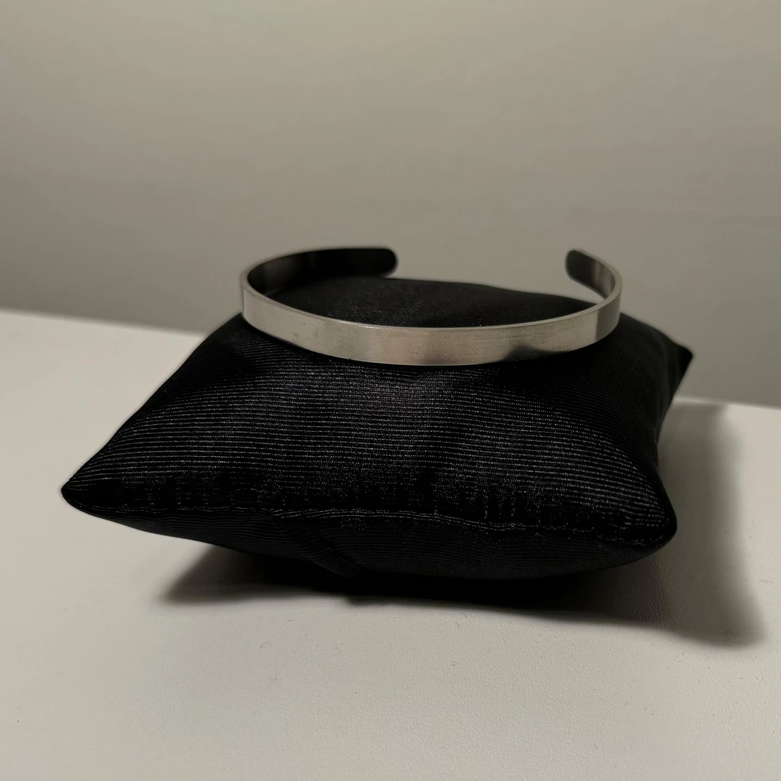 Elegant silverfärgat armband