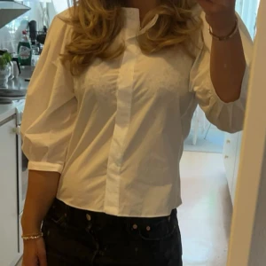 Jättefin blus/skjorta - As snygg blus/skjorta från zara som inte säljs länge, säljer då den tyvärr inte passar!!!