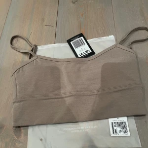 Aimn soft bra top XS - Espresso melange soft strap bra från Aimn. Toppen är ny med tags och skickas i sin original förpackning.  Storlek: XS 
