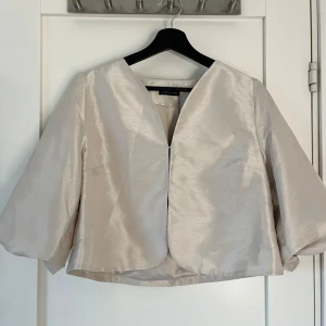 Blus från Stockh lm  - Superfin blus från Stockh lm helt oanvänd med lappar kvar! Jättelik den från by malina💕 Storlek S, nypris 700