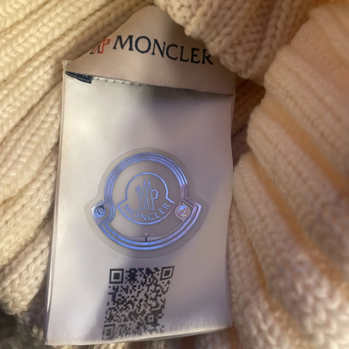 Vit ribbad mössa från Moncler - 91