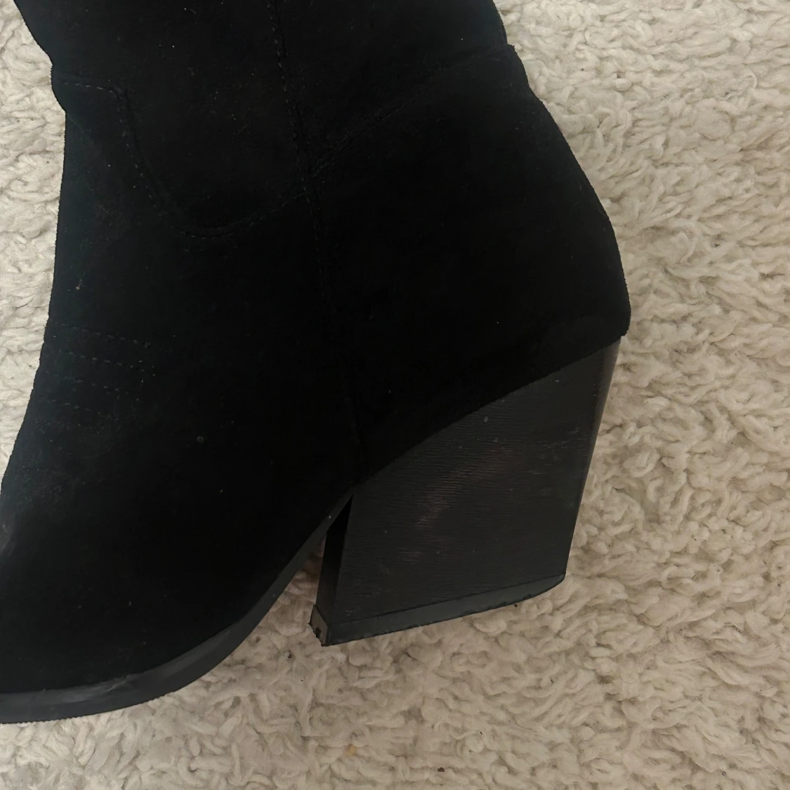 Svarta cowboy boots i mocka - 2