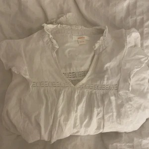 Gina Tricot blus - Fin blus från Gina. Nästan aldrig använt, och mycket bra skick!