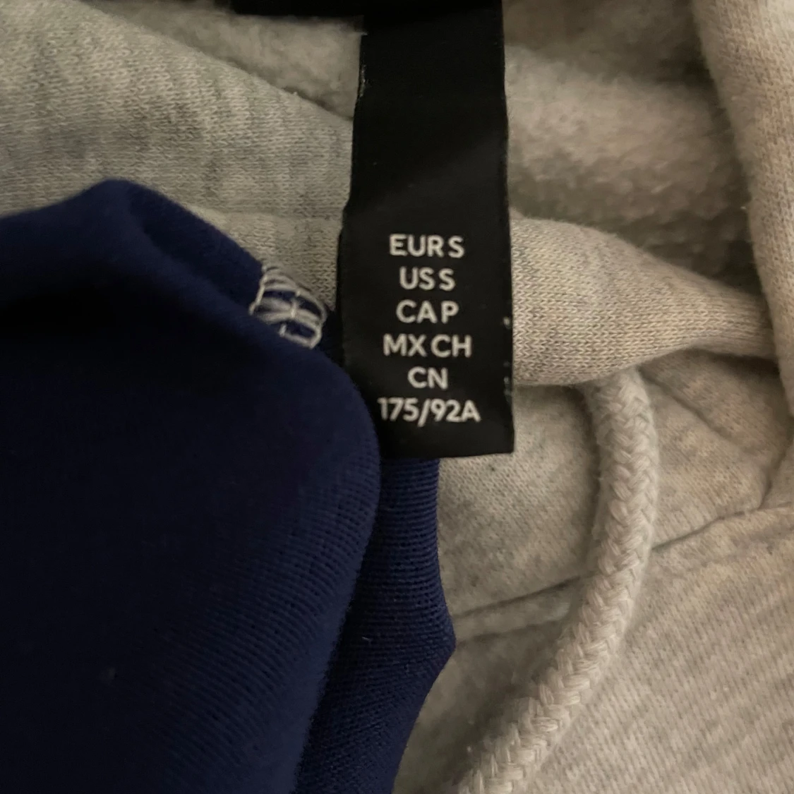 Grå Raiders hoodie med NFL-märke - 4