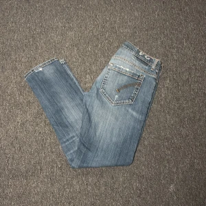 Dondup george  - Säljer dessa riktigt feta ljusblåa paret dondup George jeans | Storleken är 34 men sitter som 31 | Komm vid intressen och tveka ej på att fråga 🤩💯🍾👖