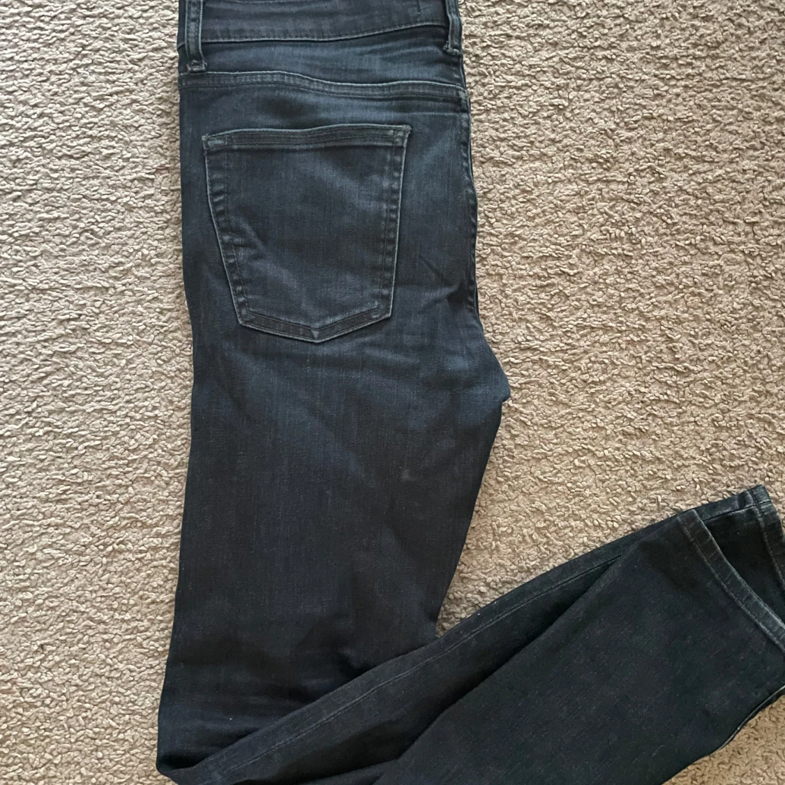 Mörkblåa jeans från NN07