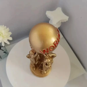 Scarface ”the world is yours” staty - Gjord av syntetisk harts  Mått:  Bredd 6,5cm Höjd 16,5cm