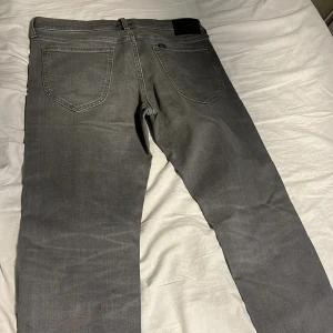 Lee jeans  - Helt nya aldrig använda säljer pågrund av att dom inte passar.