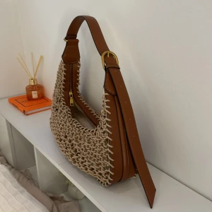 Väska från zara - Nyskick. Aldrig använt. Slutsåld. 