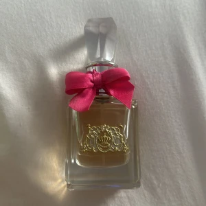 Juicy couture parfym - Säljer min juicy parfym för den kommer inte till användning knappast använd ny pris 625kr