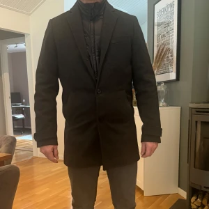 NN07 rock  - Säljer en grå NN07 rock, med dunliner front. (se bild 4&5) Nypris : 3300