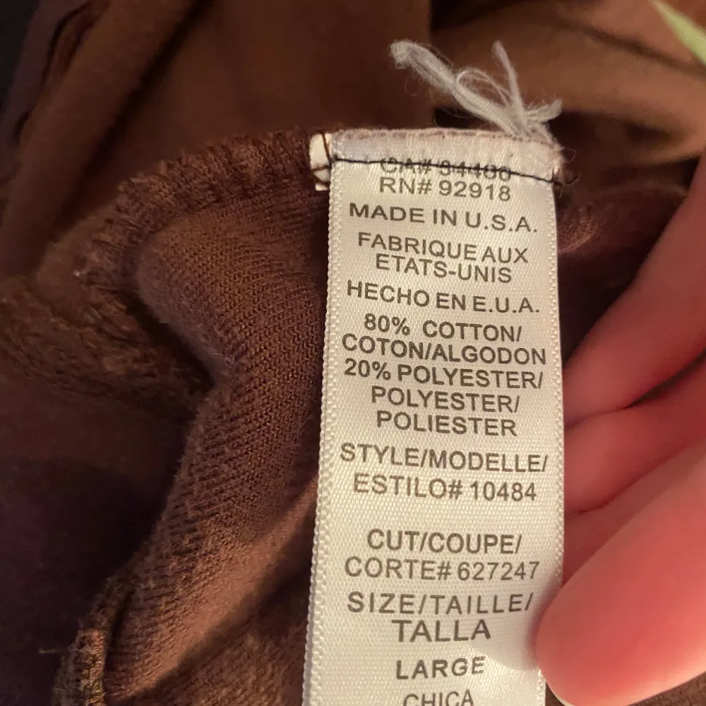 Äkta Juicy couture byxor/ tracksuit i storlek L, fast passar mig som har S. Köpt vintage men aldrig använt då de tyvärr är för korta för mig som är 178. . Jeans & Byxor.