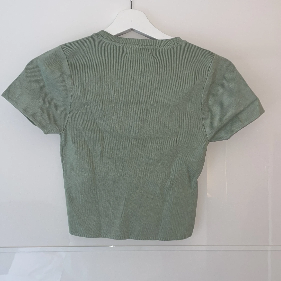 Grön ribbad topp från Primark - 90