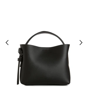 Arket mini - Säljer en mini arket väska, i väldigt bra skick.