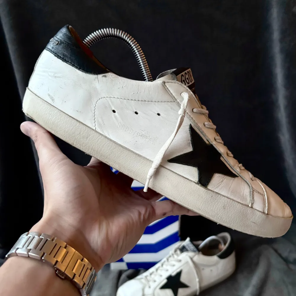 Golden goose superstar skor | originalstorlek: 44 men kan passa mellan 44-45, fråga om innermått vid osäkerhet om passform | ingår: endast skorna | fraktar spårbart eller möts upp i Täby📍. Skor.