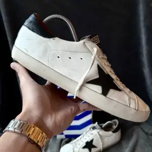 Golden goose superstar skor | originalstorlek: 44 men kan passa mellan 44-45, fråga om innermått vid osäkerhet om passform | ingår: endast skorna | fraktar spårbart eller möts upp i Täby📍