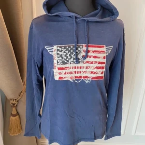 Ralph lauren hoodie - Säljer denna fina ralph lauren hoodie, storlek S, fint skick inga defekter. Kontakta vid frågor 