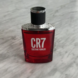 Cristiano Ronaldo parfym - Riktig fräsch parfym den e nästan helt full 30ml