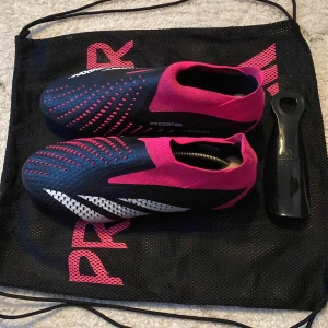 Adidas predator fotbollsskor - Storlek 42 Helt nya, använda 2 ggr, 