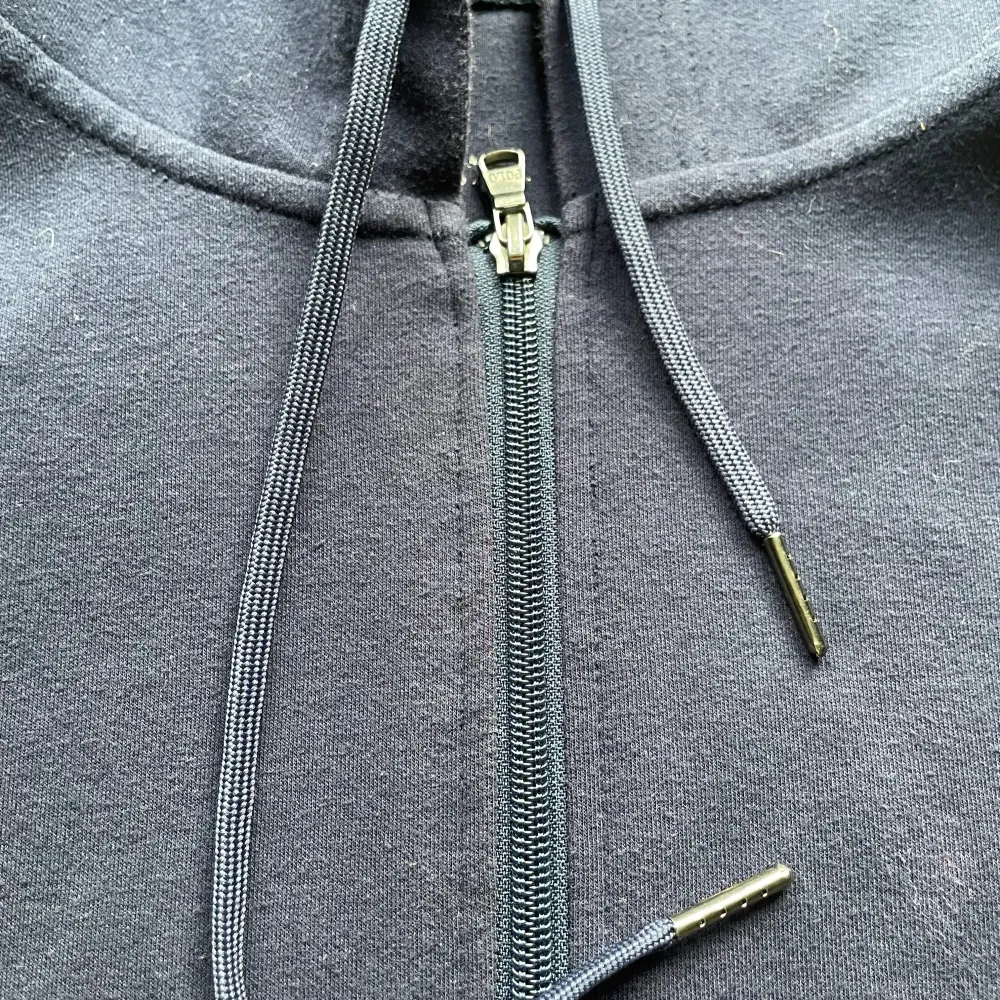 Hej! Säljer nu en Ralph Lauren zip hoodie. Storleken är M. Skicka 8,5/10. Nypris: 2100kr. Mitt pris: 749kr. Ställ gärna frågor!! Tar även emot byten☺️. Hoodies.