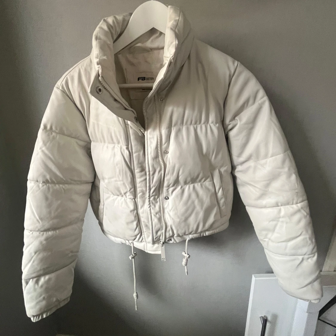 Vit pufferjacka från FB Sister - 92