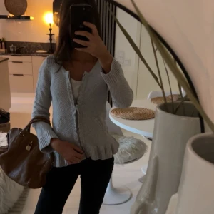 Grå Odd molly - En superfint ljusgrå kofta från Odd molly🍂🍁🧡