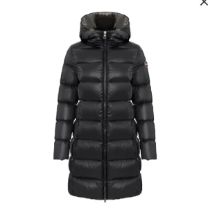 Colmar  - Säljer min colmar down jacket som är använd några gånger i storlek 36. Säljer den för 4500 