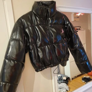 Jacka  - Helt ny jacka utan prislapp, har bara testas