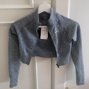 Träningströja  - Snygg träningströja, aldrig använd med prislapp kvar 