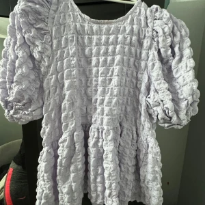 Ny topp - Aldrig använd jättegullig topp. 