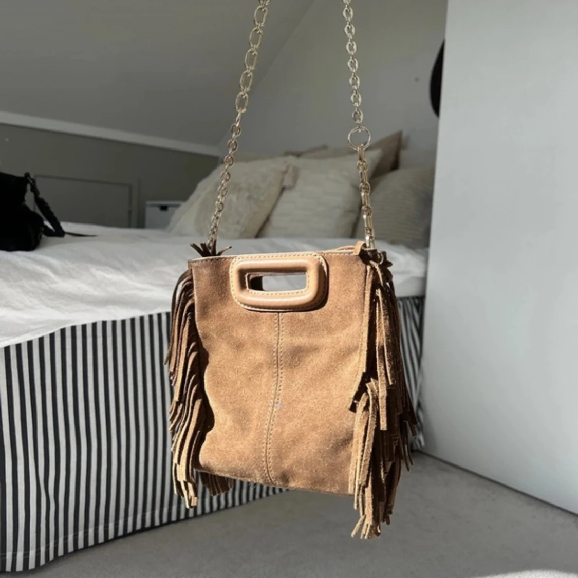 Brun mocka axelväska med fransar