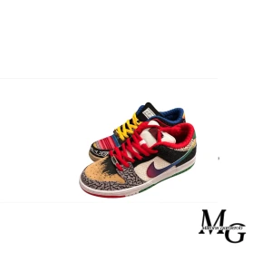 Färgglada Nike sneakers, Paul Rodriguez. - Säljer ett par unika och färgglada Nike sneakers med olika mönster och färger. Skorna har en mix av rött, gult, blått och grönt med coola detaljer som snörning och mönstrade partier. Perfekta för dig som vill sticka ut och ha något annorlunda på fötterna!