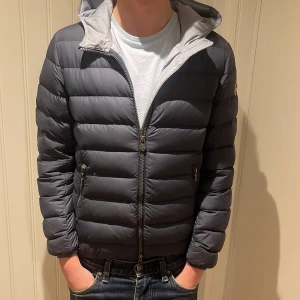 Colmar jacka - Riktigt fet colmar Jack perfekt nu till vintern, riktigt bra skick utom ett litet hål i yttre fickan. Passar XS. 