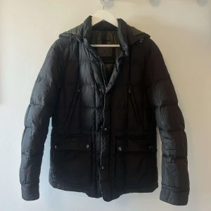 Massimo dutti jacka  - Massimo dutti jacka i bra skick. Dm för ytterligare info 