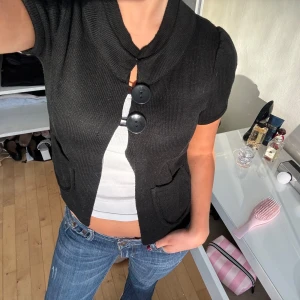 Kortärmad kofta - Så snygg kortärmad kofta. Passar till allt.