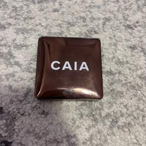 Caia glow bronzer i färgen monnaco