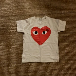 Play T-shirt  - Bara använt ett par gånger riktigt snygg.