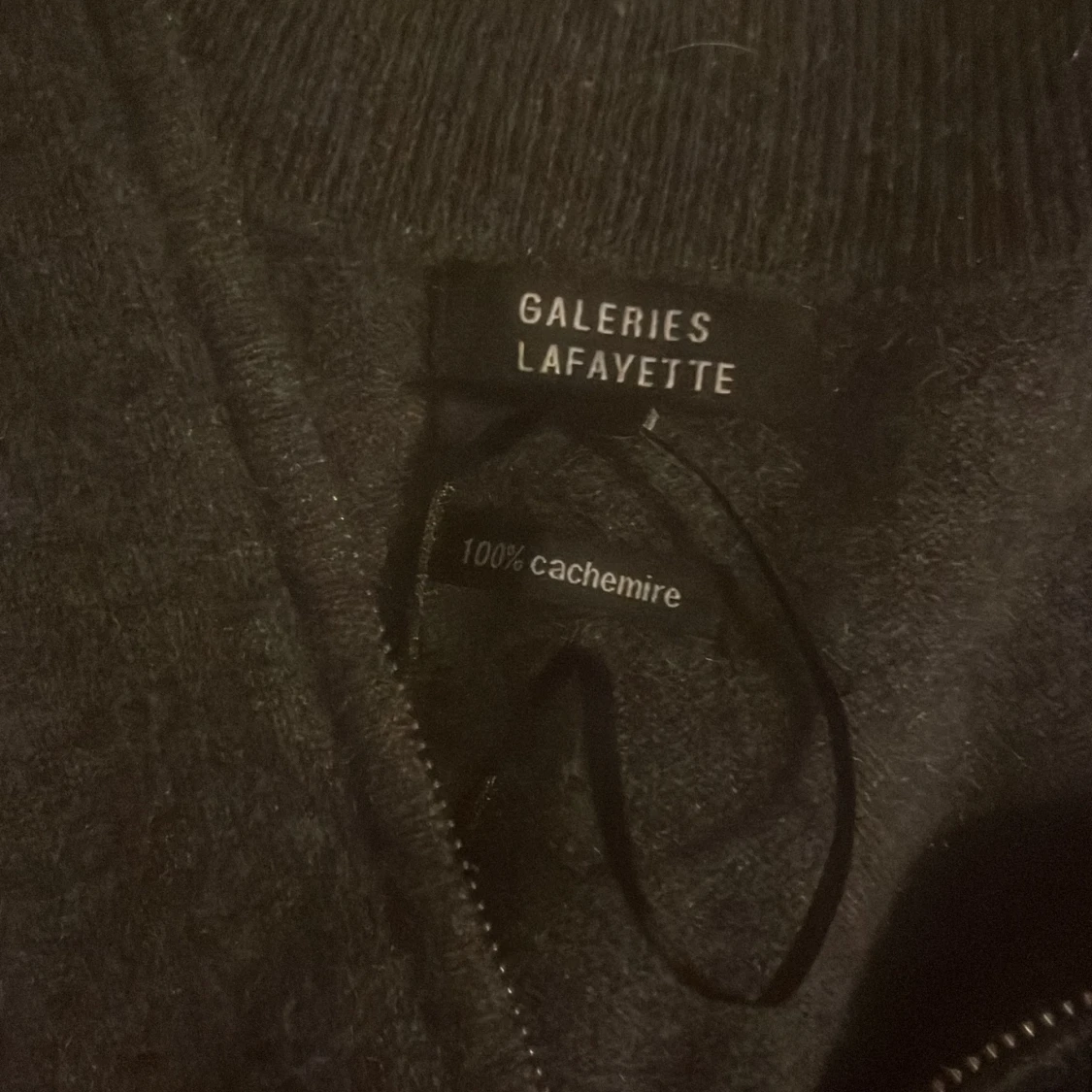 Mörkgrå kashmirtröja från Galeries Lafayette - 90