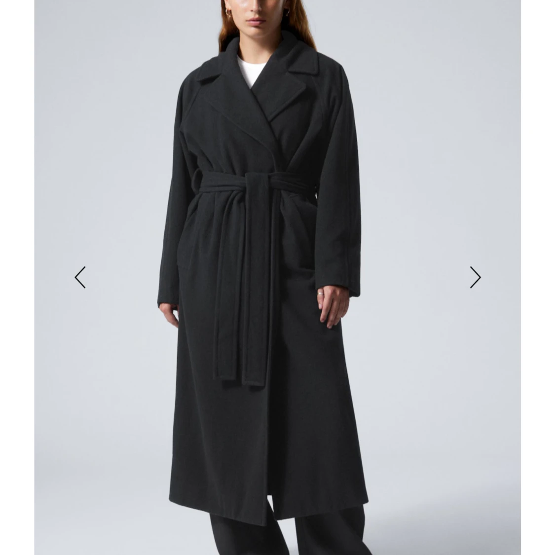 Svart lång kappa från Weekday - 93