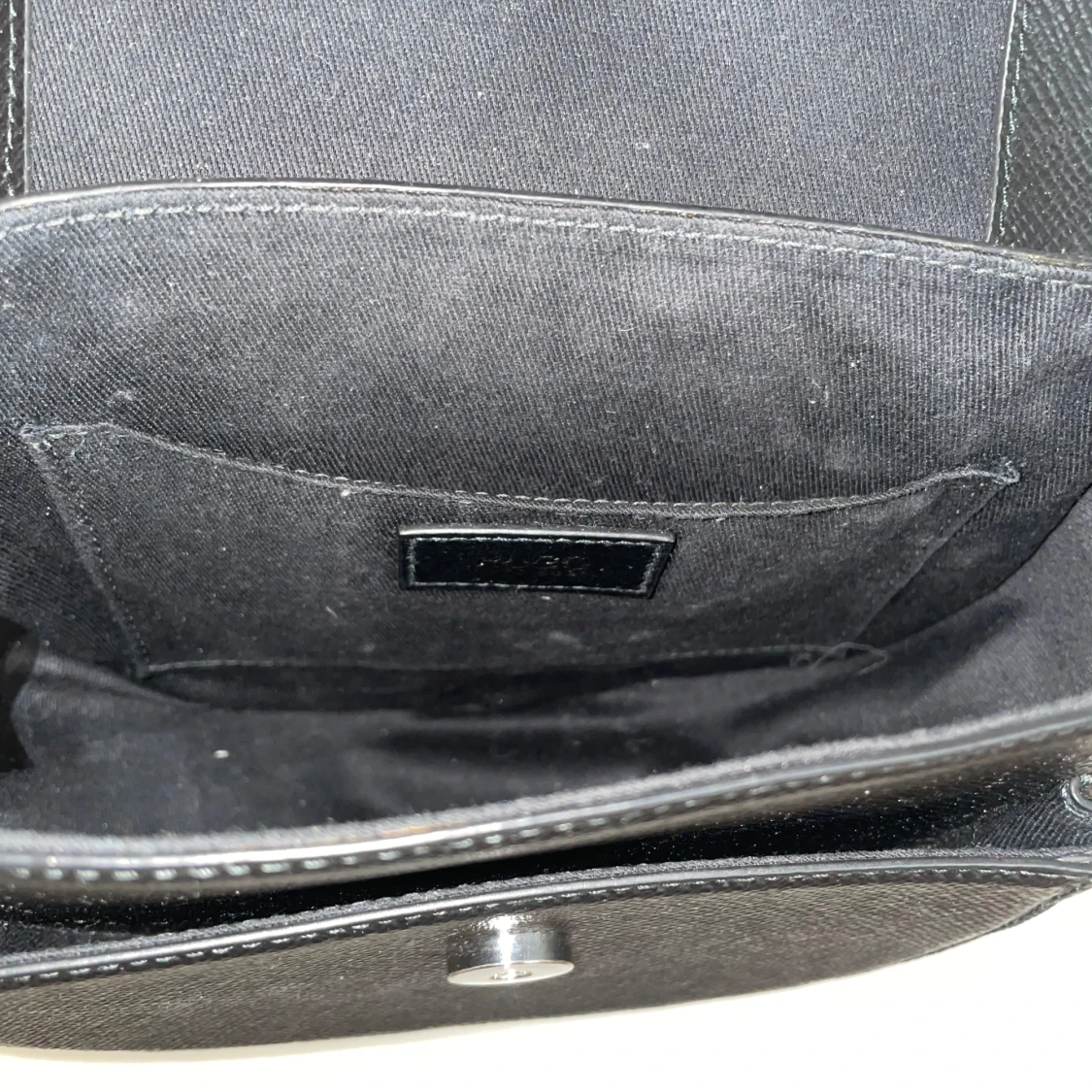 Svart axelväska från Hugo Boss - 93