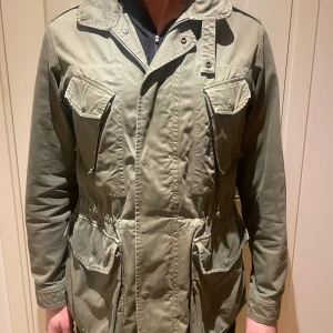 Aspesi Field jacket - Aspesi Field jacket i storlek XL herr. Nypris 8500 använd men i jätte bra skick. Passar bra till vinter och hösten. Bara att skriva ifall ni har frågor eller funderingar. Priset är ej hugget i sten. 