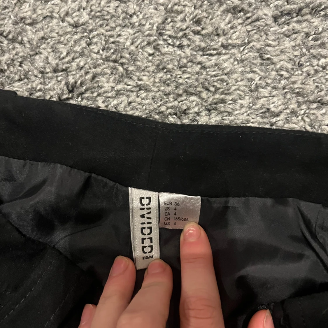 Svart kjol med dragkedja från Divided - 91