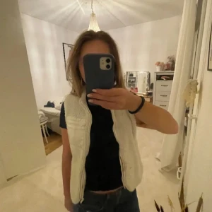 Vit teddyväst - Gulli vit teddyväst!!