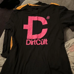 Durtcült t-shirt - Fint skick