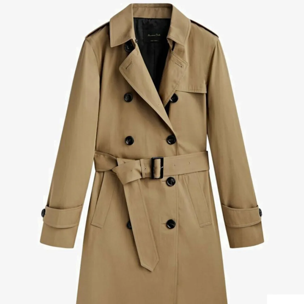 Super fin trenchcoat som är använd bara få tal gånger. Fint skick! Köpt för 2499kr. Perfekt till hösten som kommer nu. Kan diskutera pris osv 🥹. Jackor.